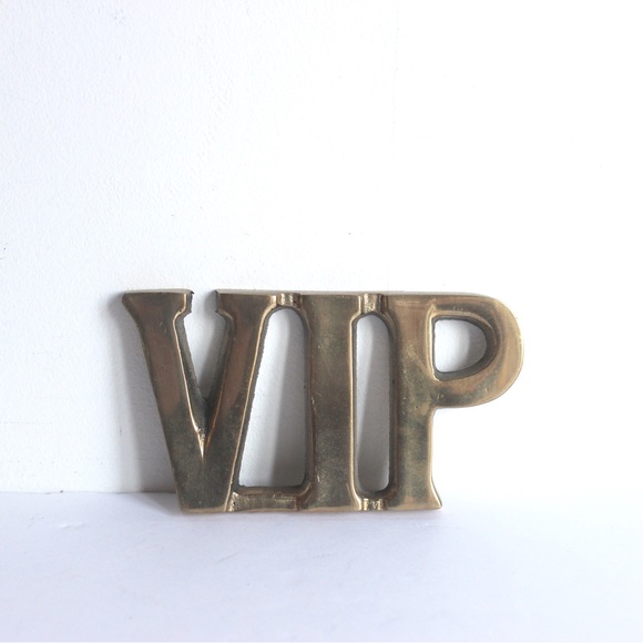 Vintage Brass VIP Paperweight, Gift For Boss, Seventies Kitch, Brass with Patina - Picture 4 of 5